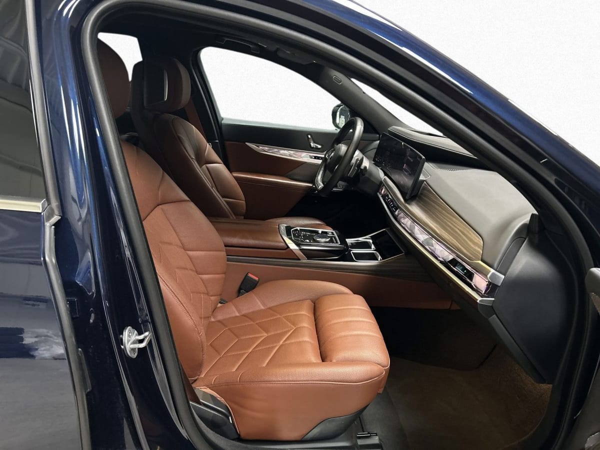 BMW 740d xD DAPr ExecutiveLo Fond Entertainment Sthz foto 12
