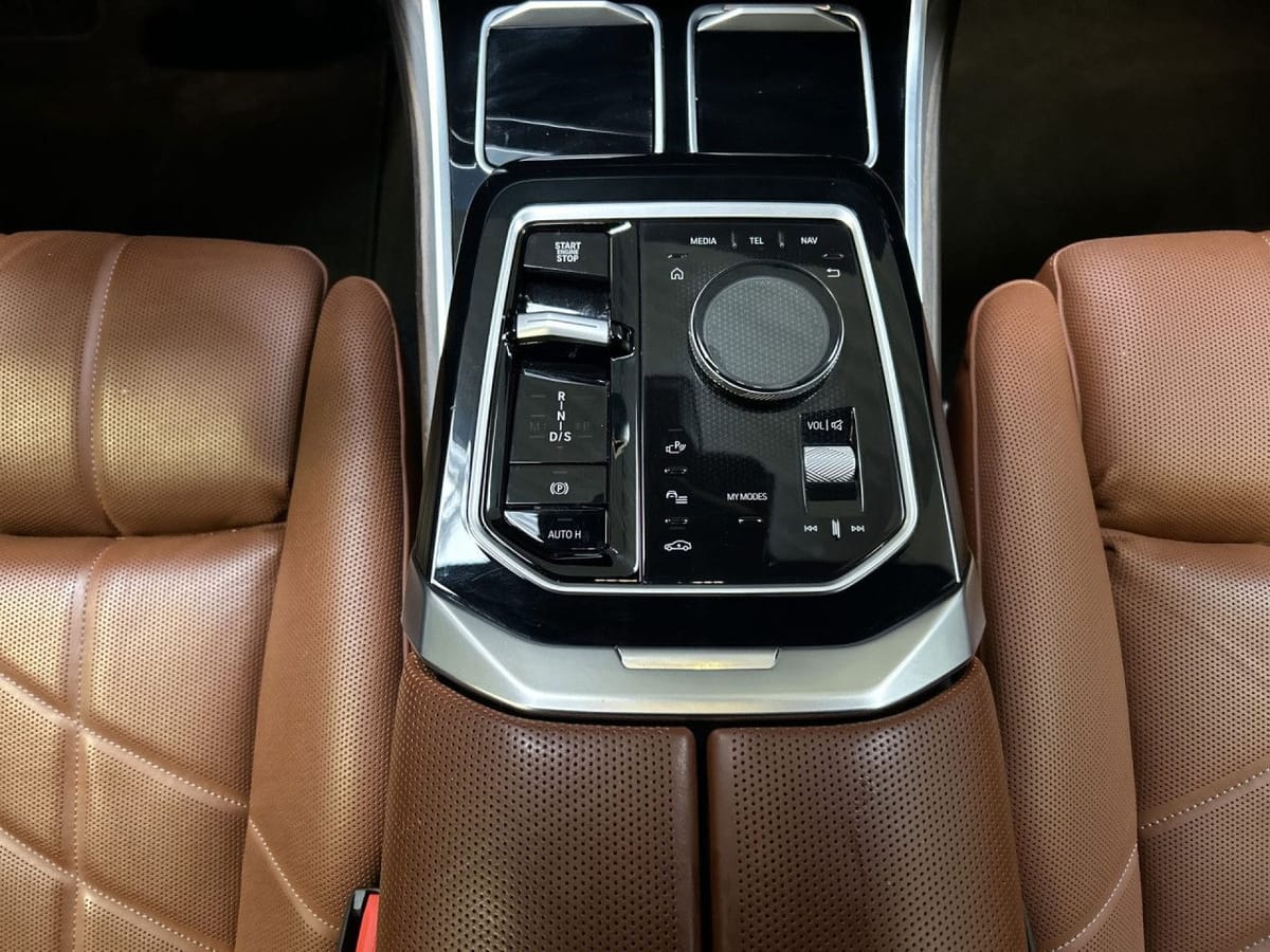 BMW 740d xD DAPr ExecutiveLo Fond Entertainment Sthz foto 17