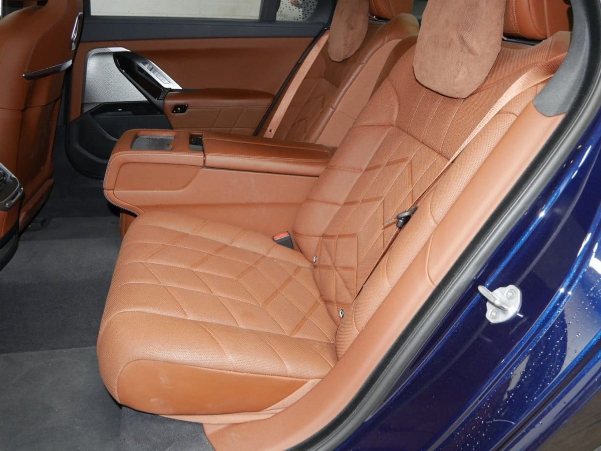 BMW 740d xD DAPr ExecutiveLo Fond Entertainment Sthz foto 10