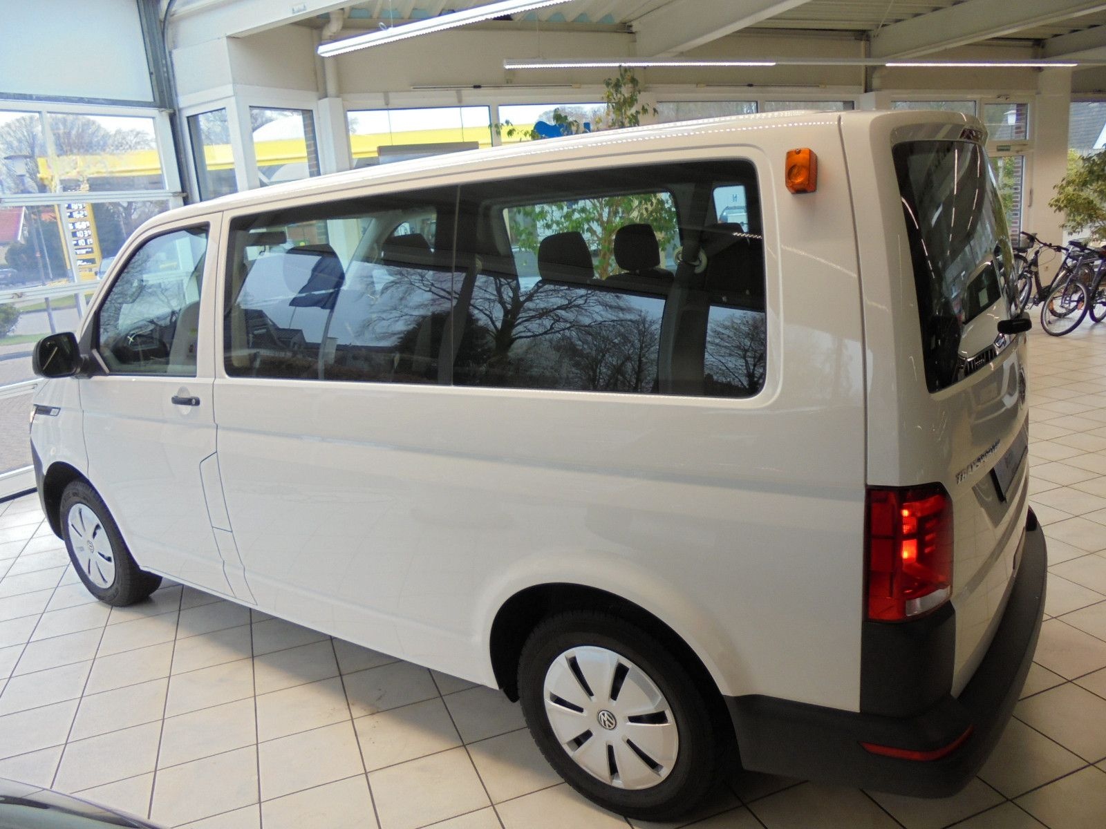 Volkswagen T6.1 Kombi 9-Sitzer/Klima/P/GJR/Gummiboden/Reser foto 2