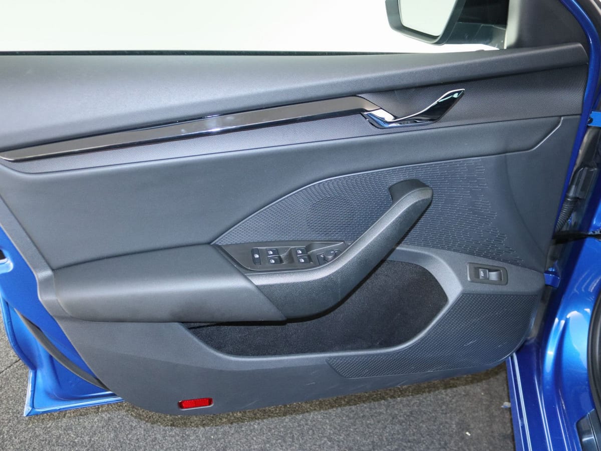 Skoda Octavia Combi 2.0 TDI DPF Sportline LED STANDHZ foto 15