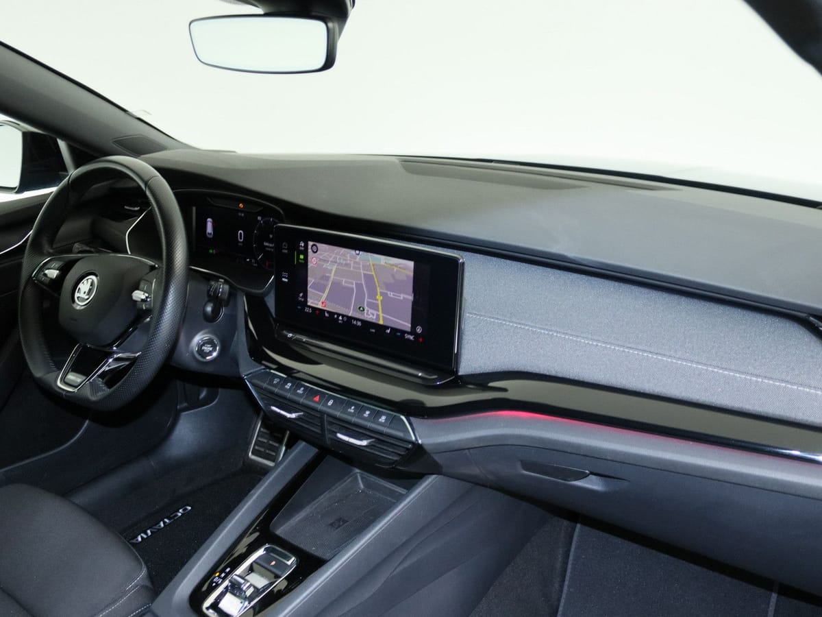 Skoda Octavia Combi 2.0 TDI DPF Sportline LED STANDHZ foto 8