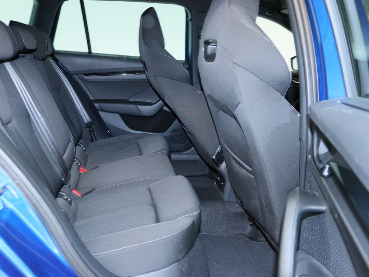 Skoda Octavia Combi 2.0 TDI DPF Sportline LED STANDHZ foto 10