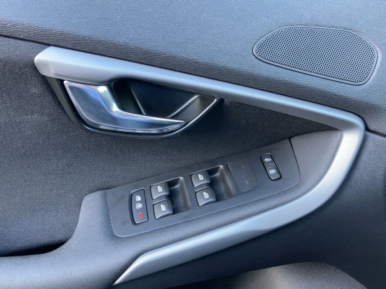 Volvo V40 T2 KINETIC NAVI KLIMAAUTOMATIK PDC Bluetooth foto 11