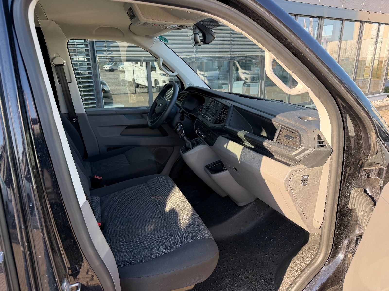 Volkswagen T6.1  2.0TDI LR Flügelt. 9 Sitzer SHZ Komf.Paket foto 12