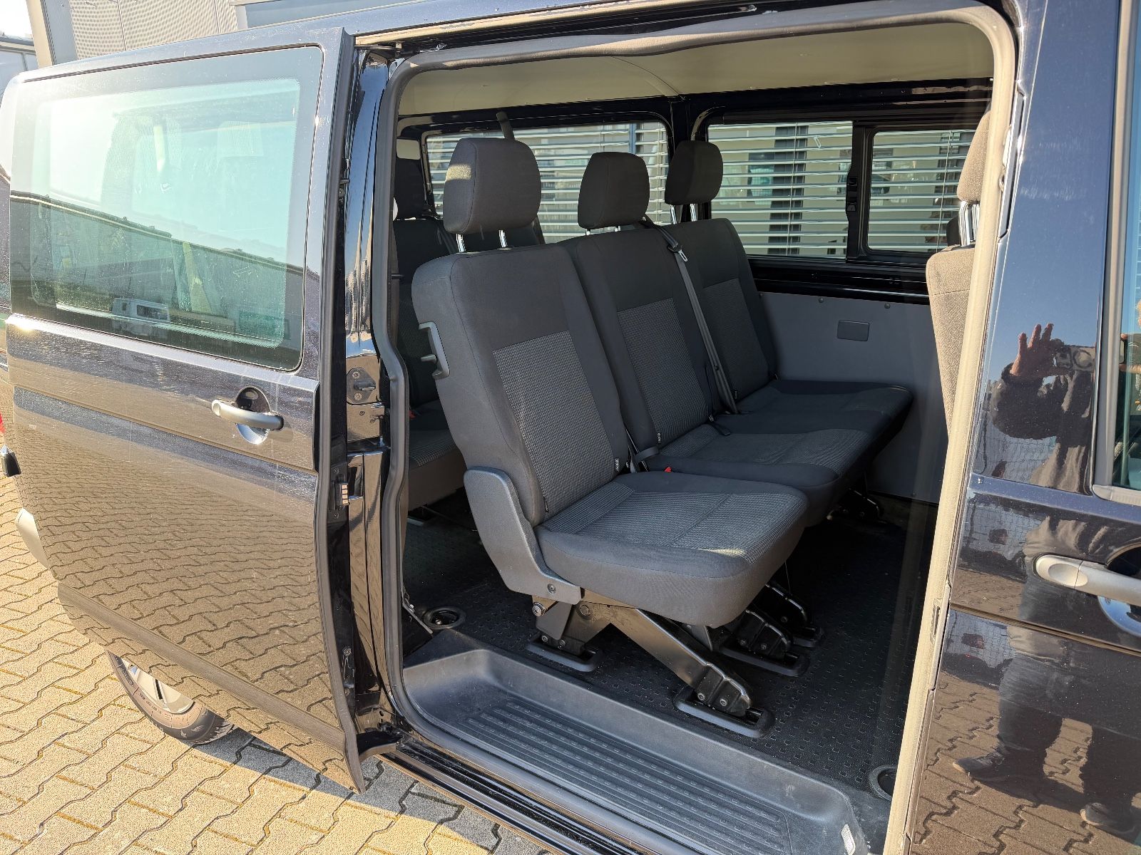 Volkswagen T6.1  2.0TDI LR Flügelt. 9 Sitzer SHZ Komf.Paket foto 9