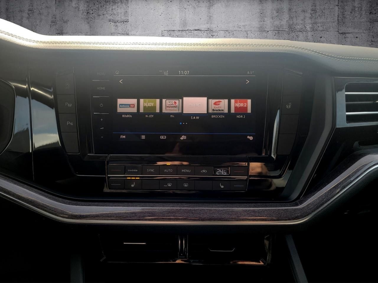 Volkswagen Touareg 3.0TDI V6 AHK DynAudio Kamera Pano foto 13