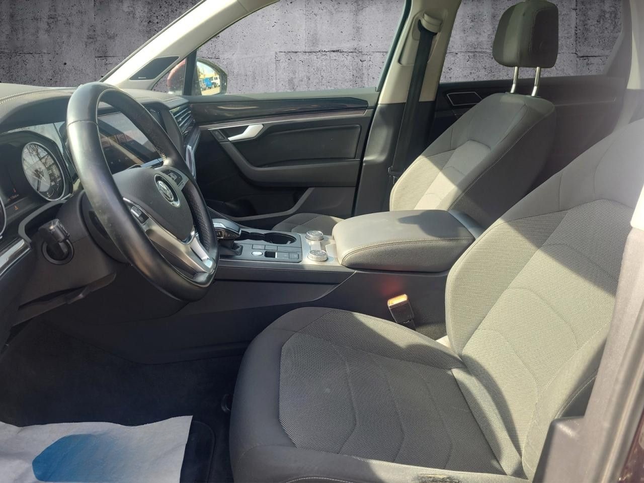 Volkswagen Touareg 3.0TDI V6 AHK DynAudio Kamera Pano foto 7