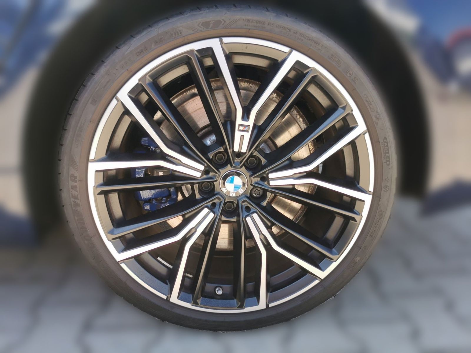 BMW 540d xDrive Limo M SPORT PRO INDIVI TANSANITBLAU foto 3