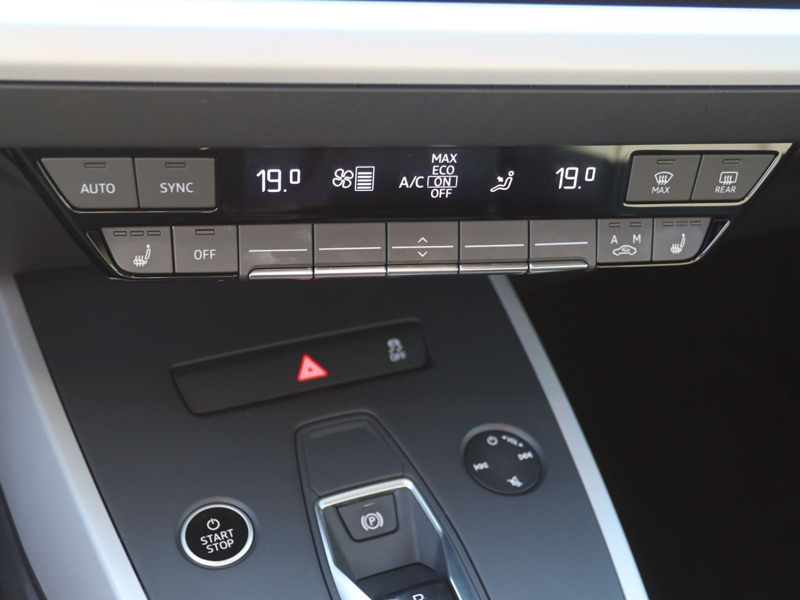 Audi Q4 e-tron 40 Navi LED ACC Standklima DAB foto 17