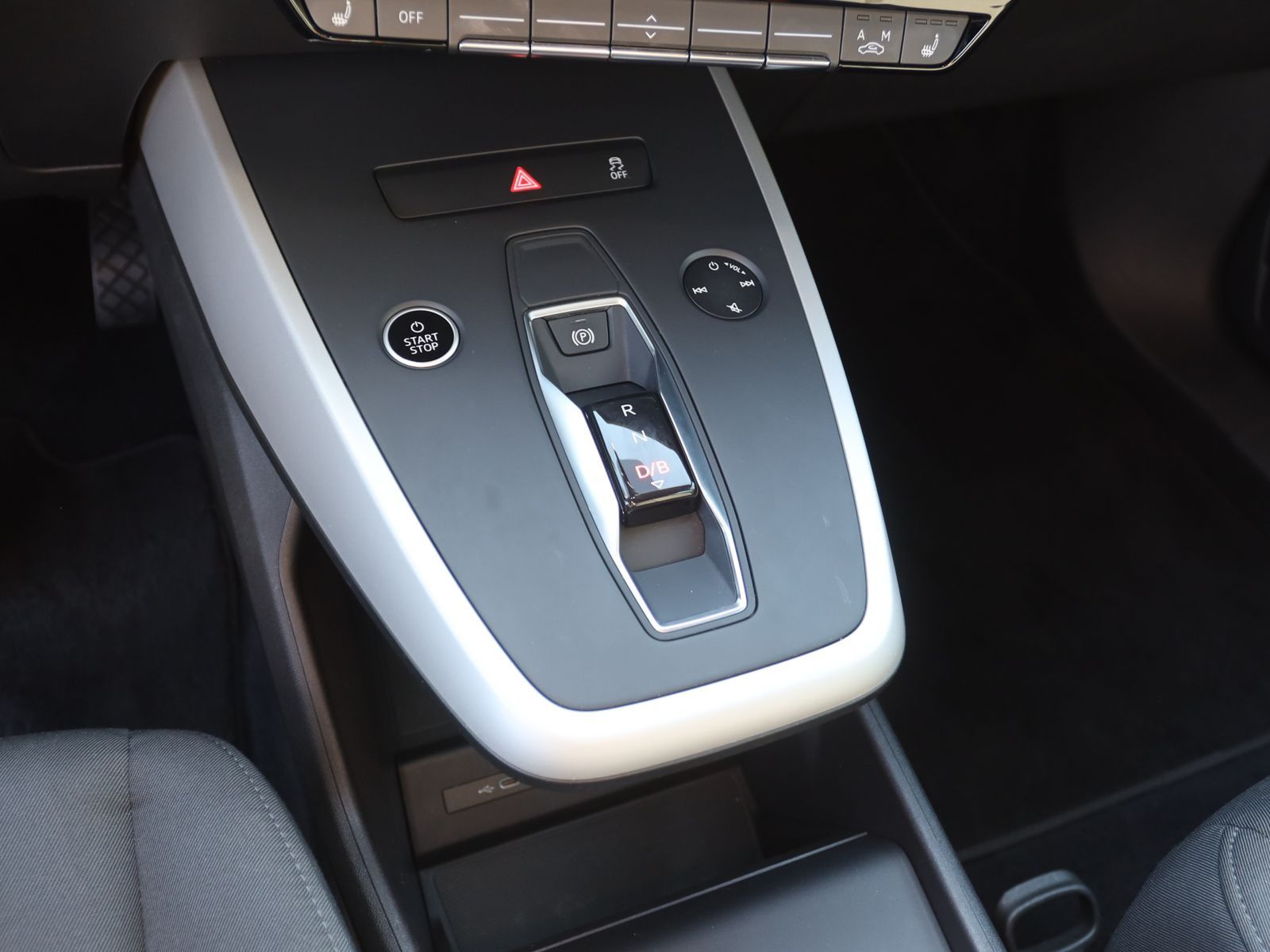Audi Q4 e-tron 40 Navi LED ACC Standklima DAB foto 18