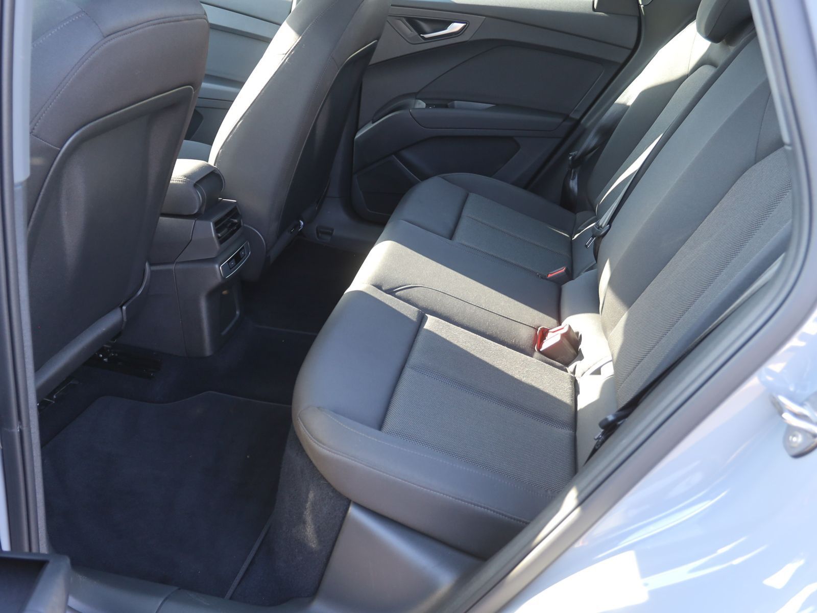 Audi Q4 e-tron 40 Navi LED ACC Standklima DAB foto 20