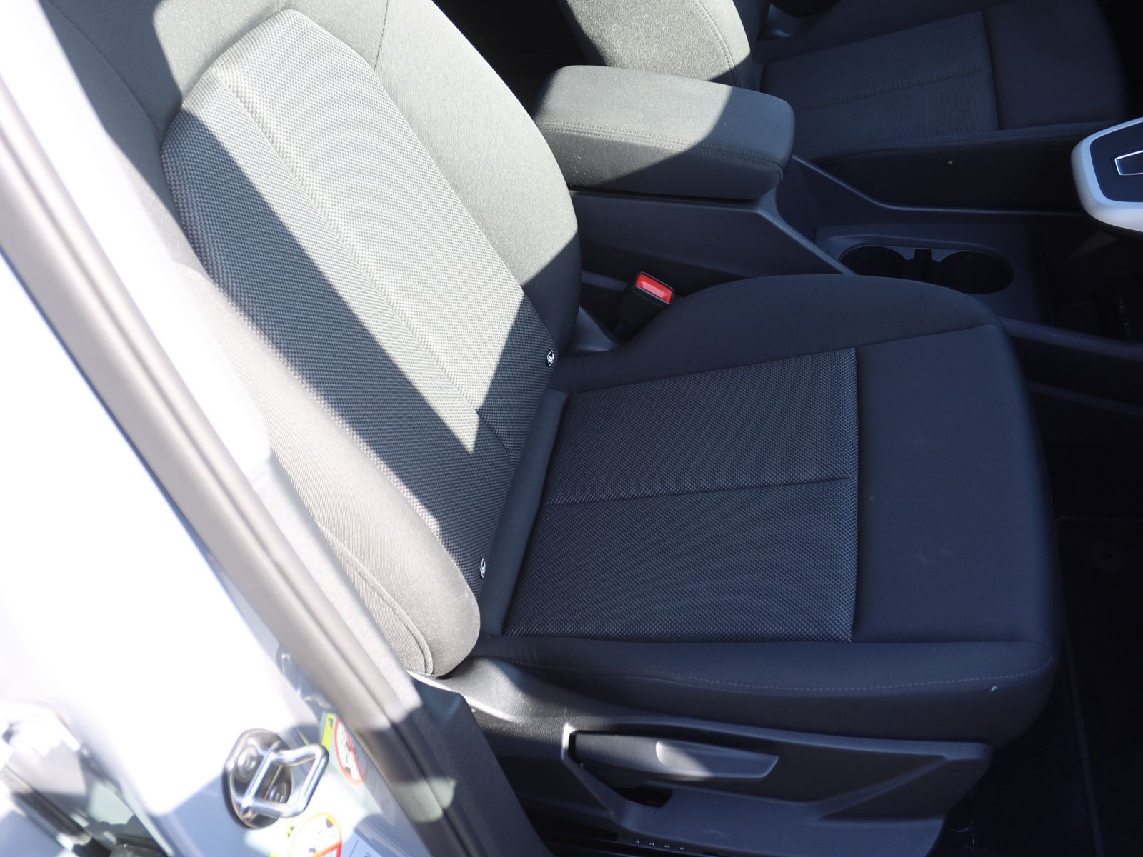 Audi Q4 e-tron 40 Navi LED ACC Standklima DAB foto 24