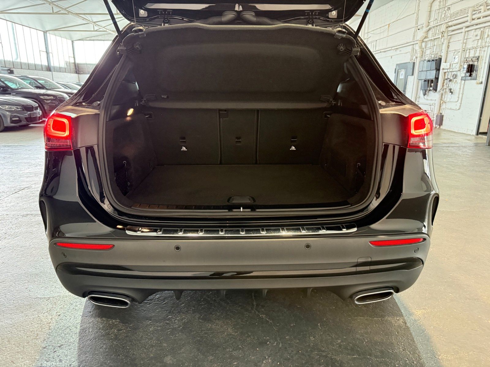 Mercedes-Benz GLA 200 d/LED/NIGHT/AMG-Line/TOD/PARK foto 13