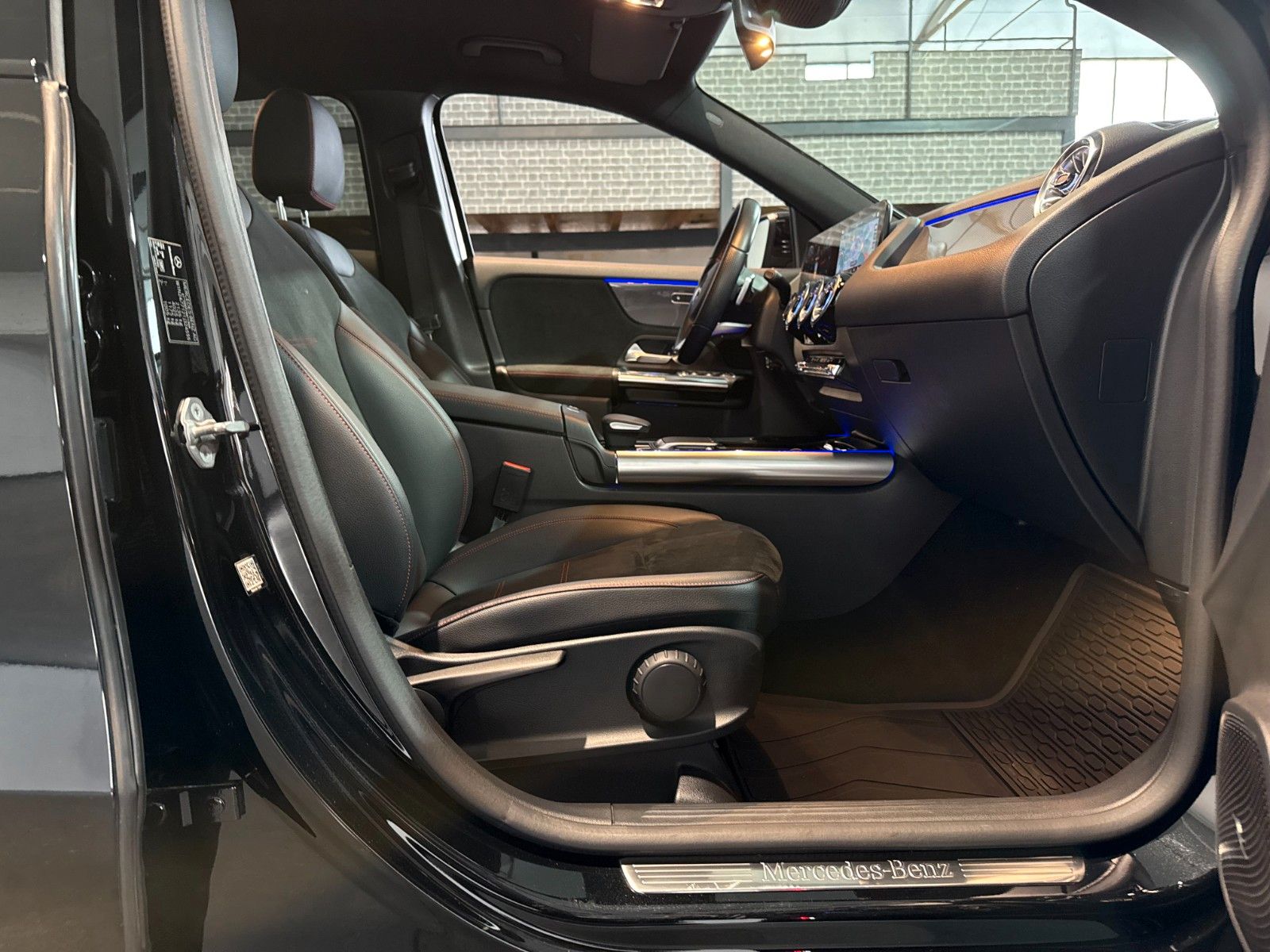 Mercedes-Benz GLA 200 d/LED/NIGHT/AMG-Line/TOD/PARK foto 21