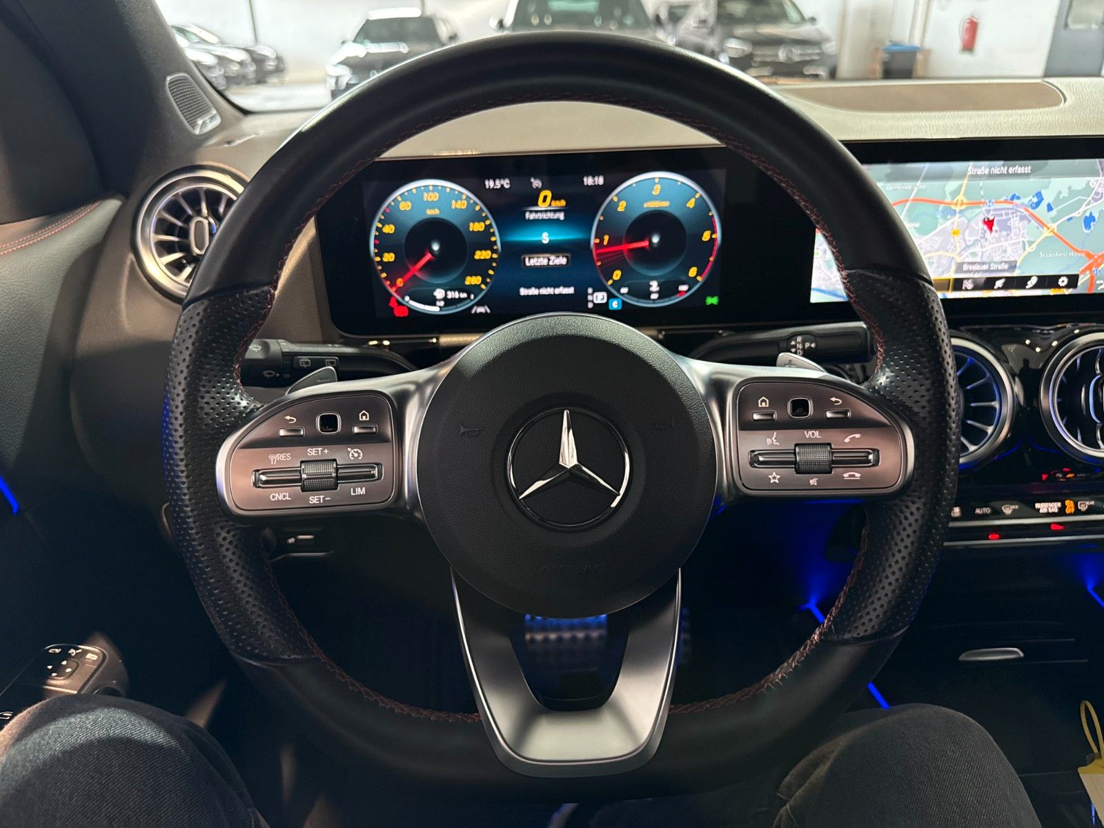 Mercedes-Benz GLA 200 d/LED/NIGHT/AMG-Line/TOD/PARK foto 25