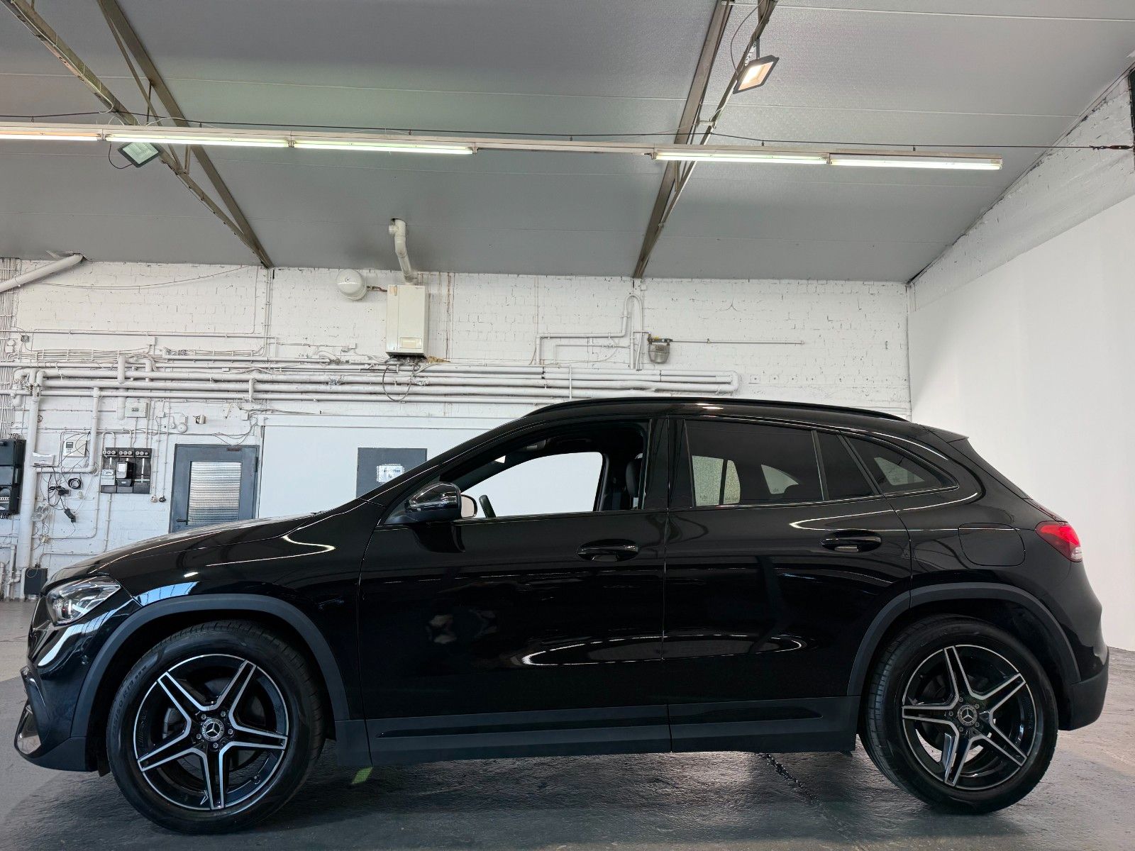 Mercedes-Benz GLA 200 d/LED/NIGHT/AMG-Line/TOD/PARK foto 10