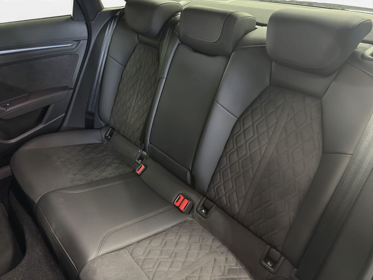 Audi RS3 Limousine RS-Abgas Pano Matrix LM 19 B&O RF foto 17