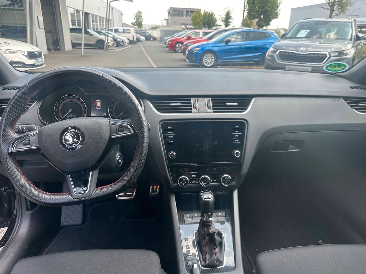 Skoda Octavia RS 2,0l TDI DSG NAVI SHZ AHK PANO foto 11