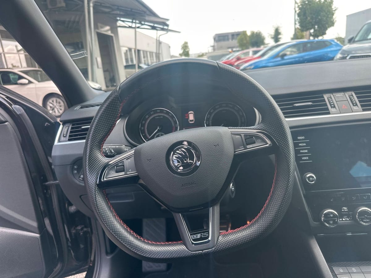 Skoda Octavia RS 2,0l TDI DSG NAVI SHZ AHK PANO foto 12
