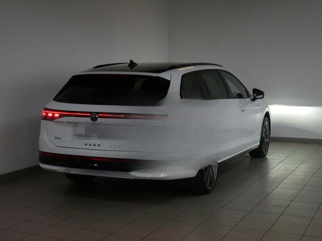 Volkswagen Passat Variant R-Line 2.0 TDI DSG AHK+Standheizu foto 3
