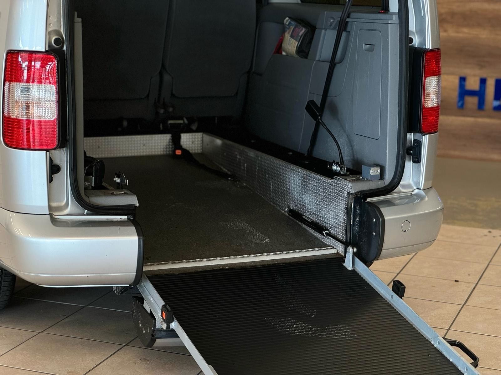 Volkswagen Caddy Maxi-Behindertengerecht-Rampe-1.Hand foto 17