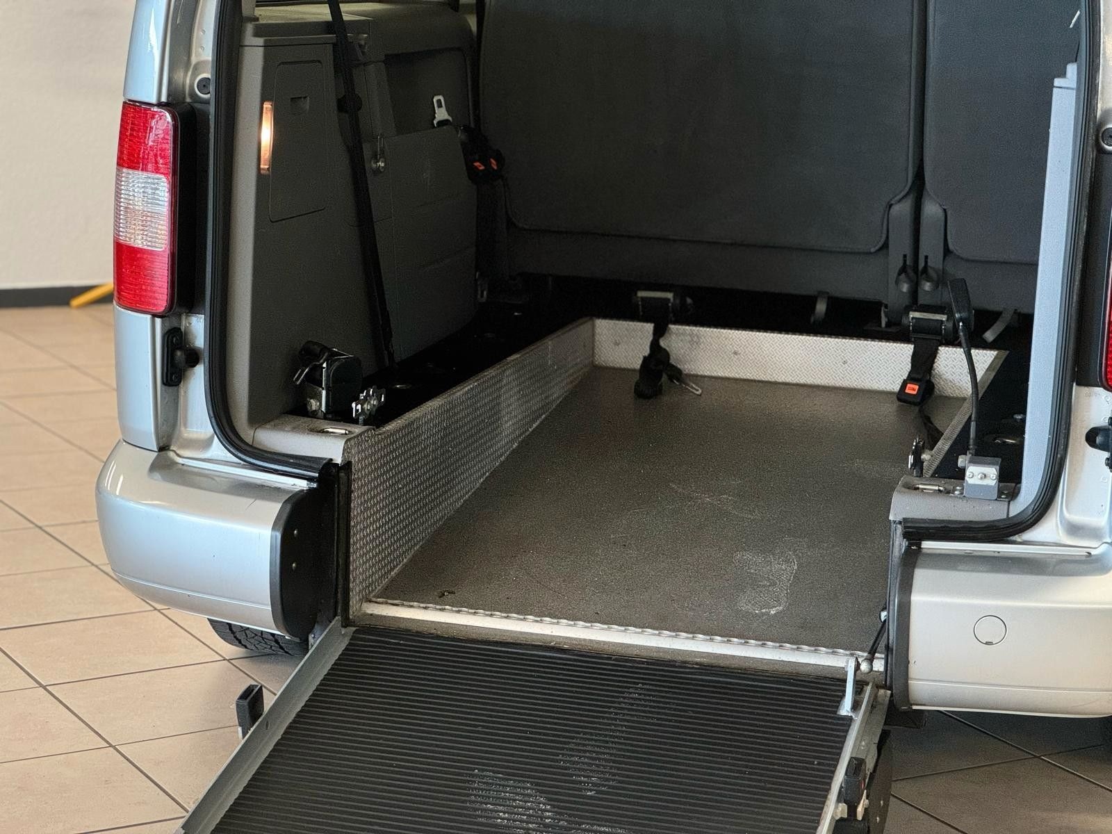 Volkswagen Caddy Maxi-Behindertengerecht-Rampe-1.Hand foto 18
