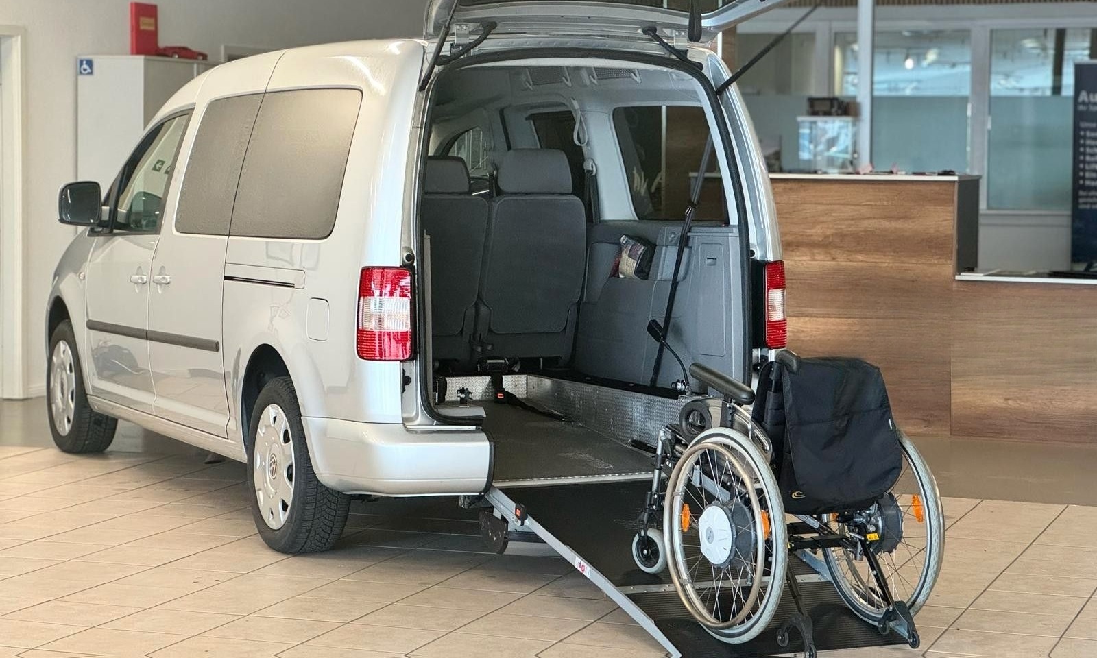 Volkswagen Caddy Maxi-Behindertengerecht-Rampe-1.Hand foto 3