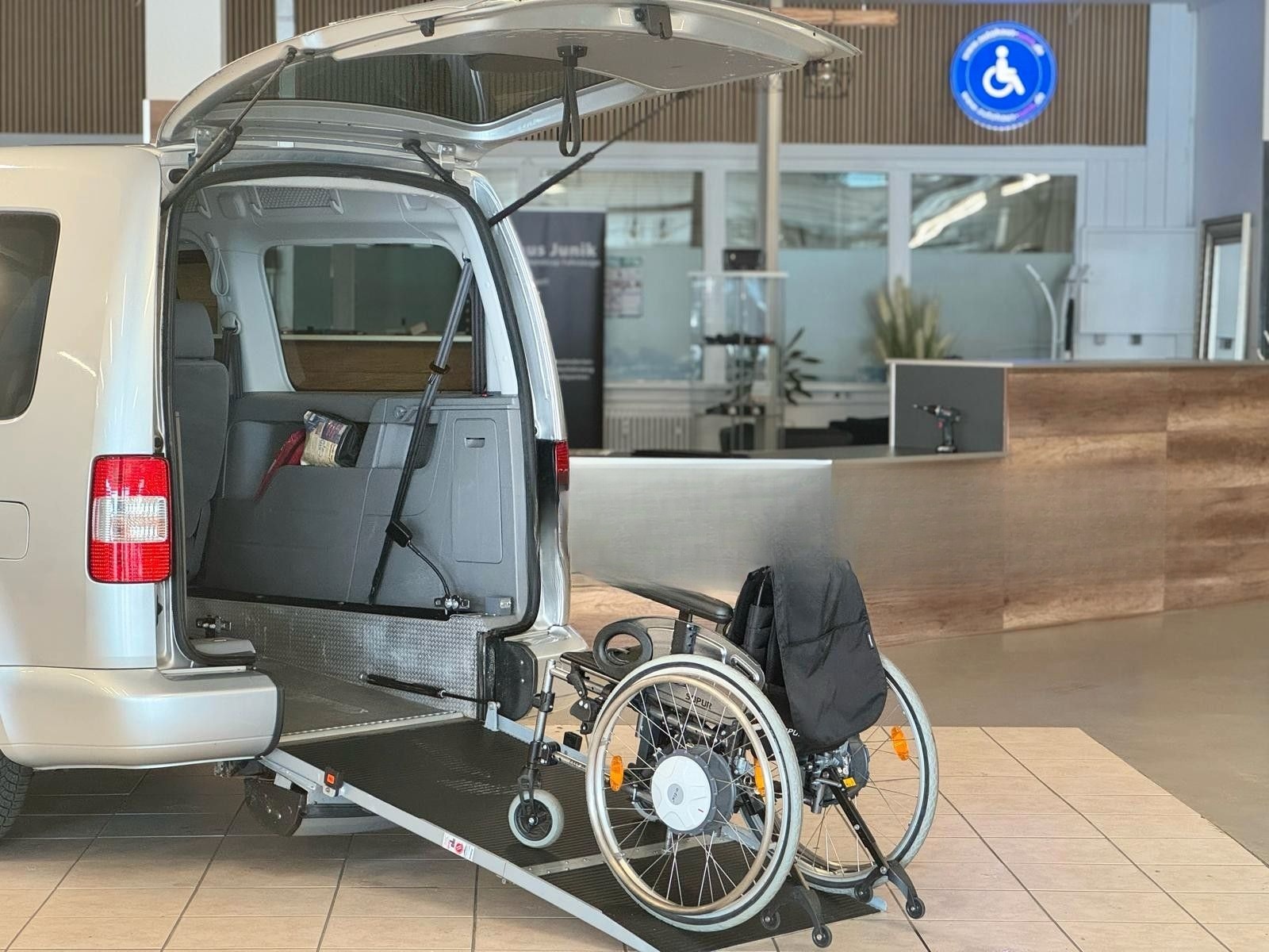Volkswagen Caddy Maxi-Behindertengerecht-Rampe-1.Hand foto 5