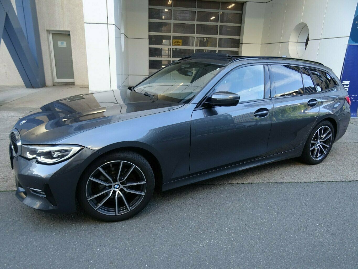 BMW 320D Sportline Tour,xDrive SAG,AHK,Panorama,ACC foto 3