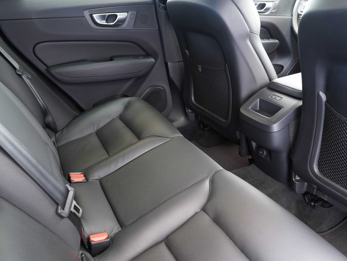 Volvo XC60 B4 B Plus Dark LED NAVI PILOT ACC KAMERA foto 14