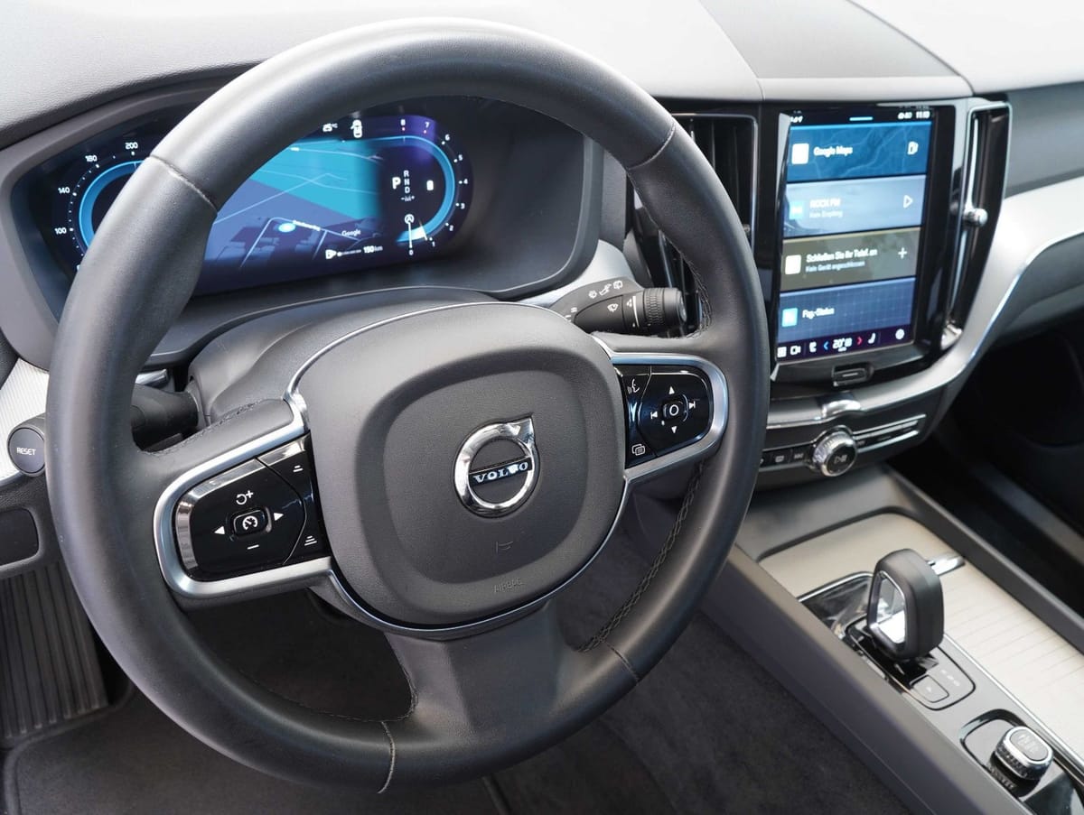Volvo XC60 B4 B Plus Dark LED NAVI PILOT ACC KAMERA foto 6