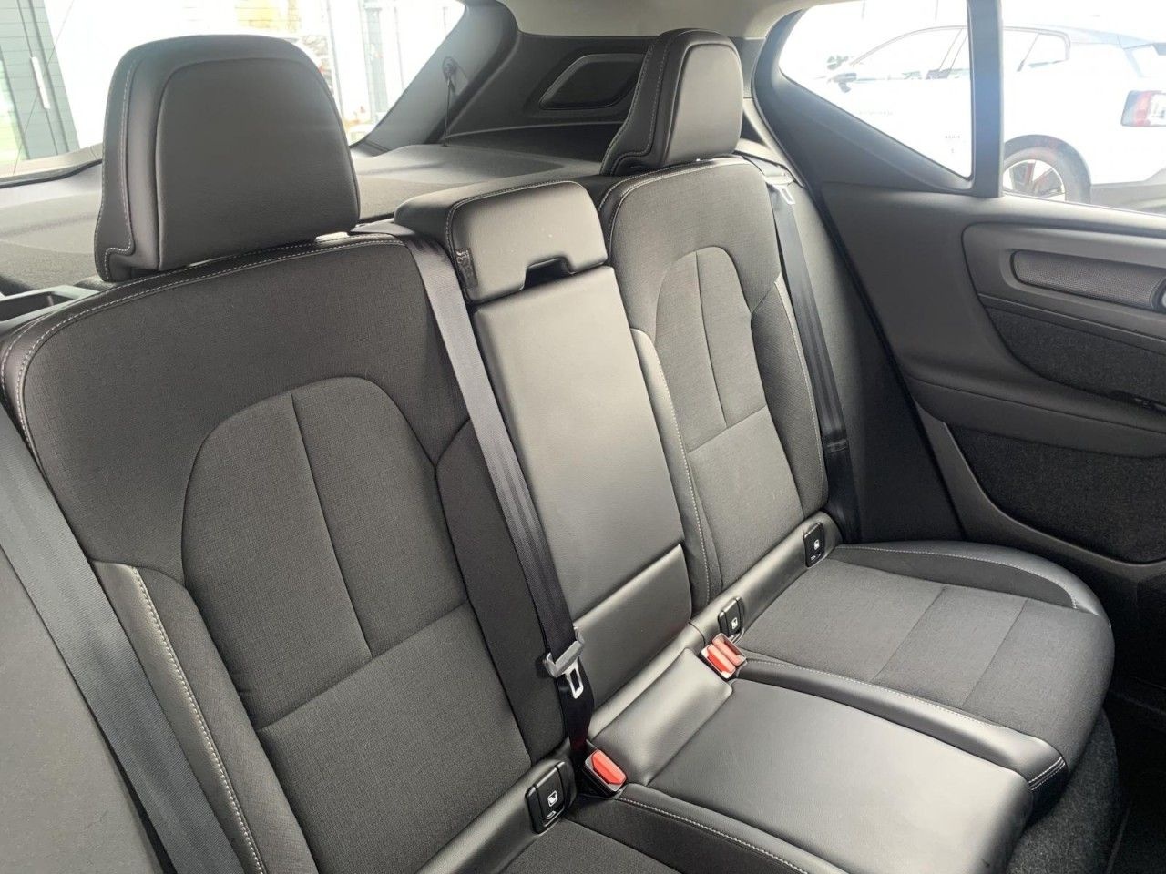 Volvo XC40 T4 2WD Momentum Pro (EURO 6d-TEMP) Klima foto 11