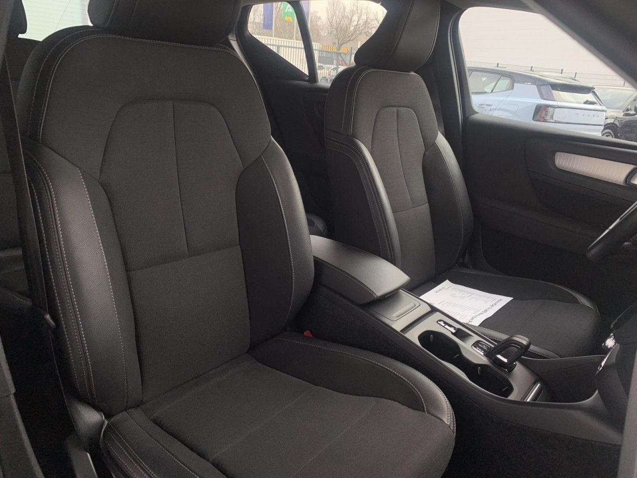 Volvo XC40 T4 2WD Momentum Pro (EURO 6d-TEMP) Klima foto 12