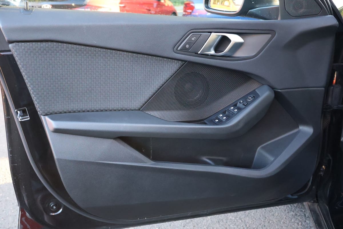 BMW 118i Advantage LED Navi Sitzheizung Tempomat DAB foto 25