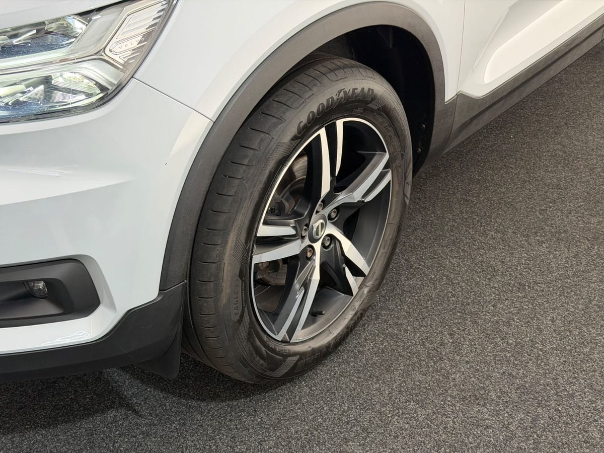 Volvo XC40 T3 R DESIGN LED-R.KAM-APP-SHZ-LHZ-ACC-WLAN foto 13