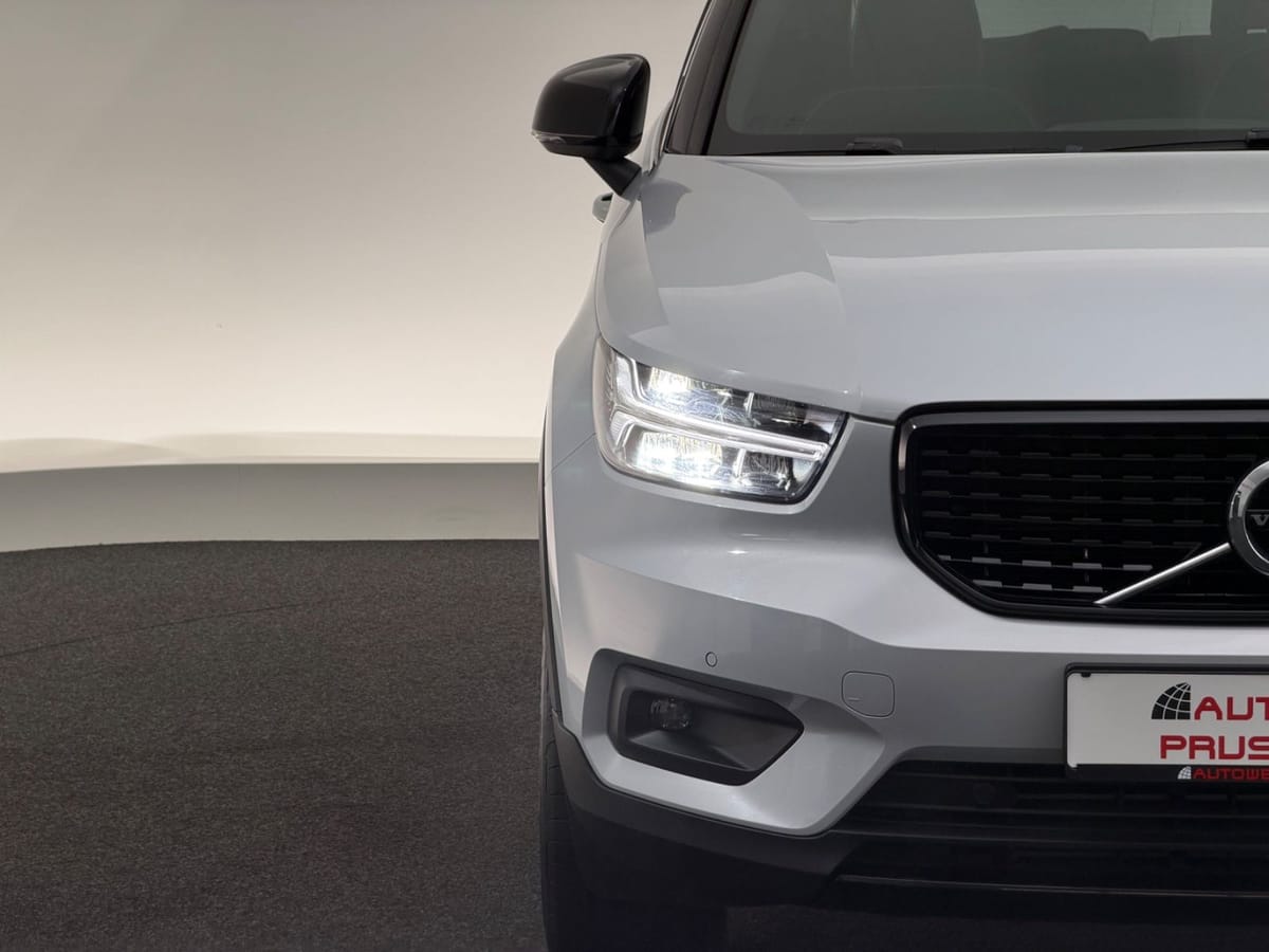 Volvo XC40 T3 R DESIGN LED-R.KAM-APP-SHZ-LHZ-ACC-WLAN foto 16