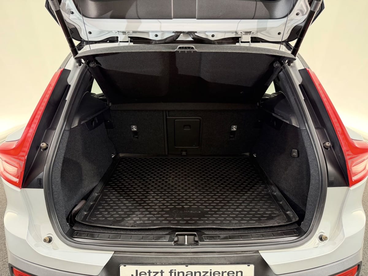 Volvo XC40 T3 R DESIGN LED-R.KAM-APP-SHZ-LHZ-ACC-WLAN foto 18