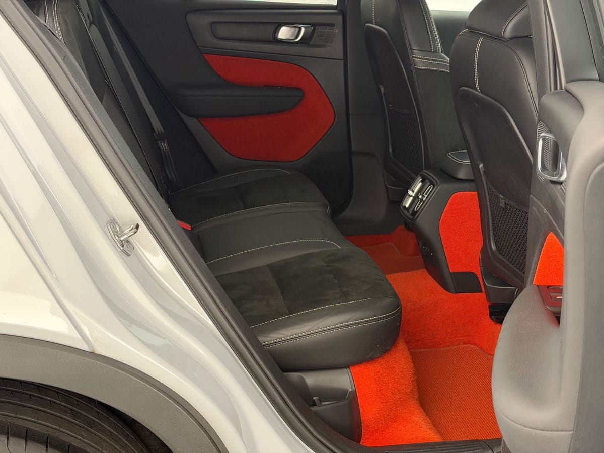 Volvo XC40 T3 R DESIGN LED-R.KAM-APP-SHZ-LHZ-ACC-WLAN foto 20