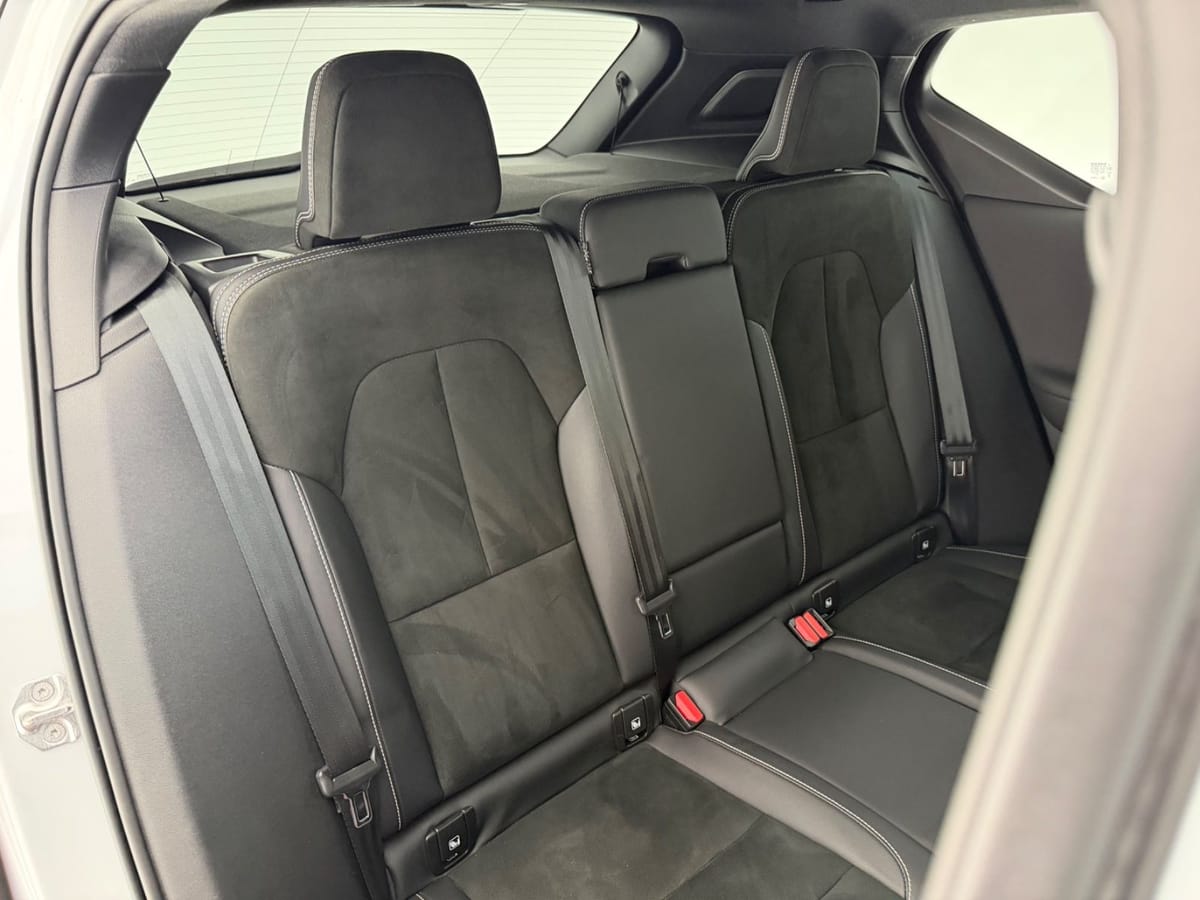 Volvo XC40 T3 R DESIGN LED-R.KAM-APP-SHZ-LHZ-ACC-WLAN foto 21