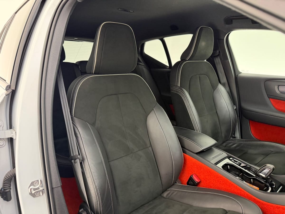 Volvo XC40 T3 R DESIGN LED-R.KAM-APP-SHZ-LHZ-ACC-WLAN foto 23