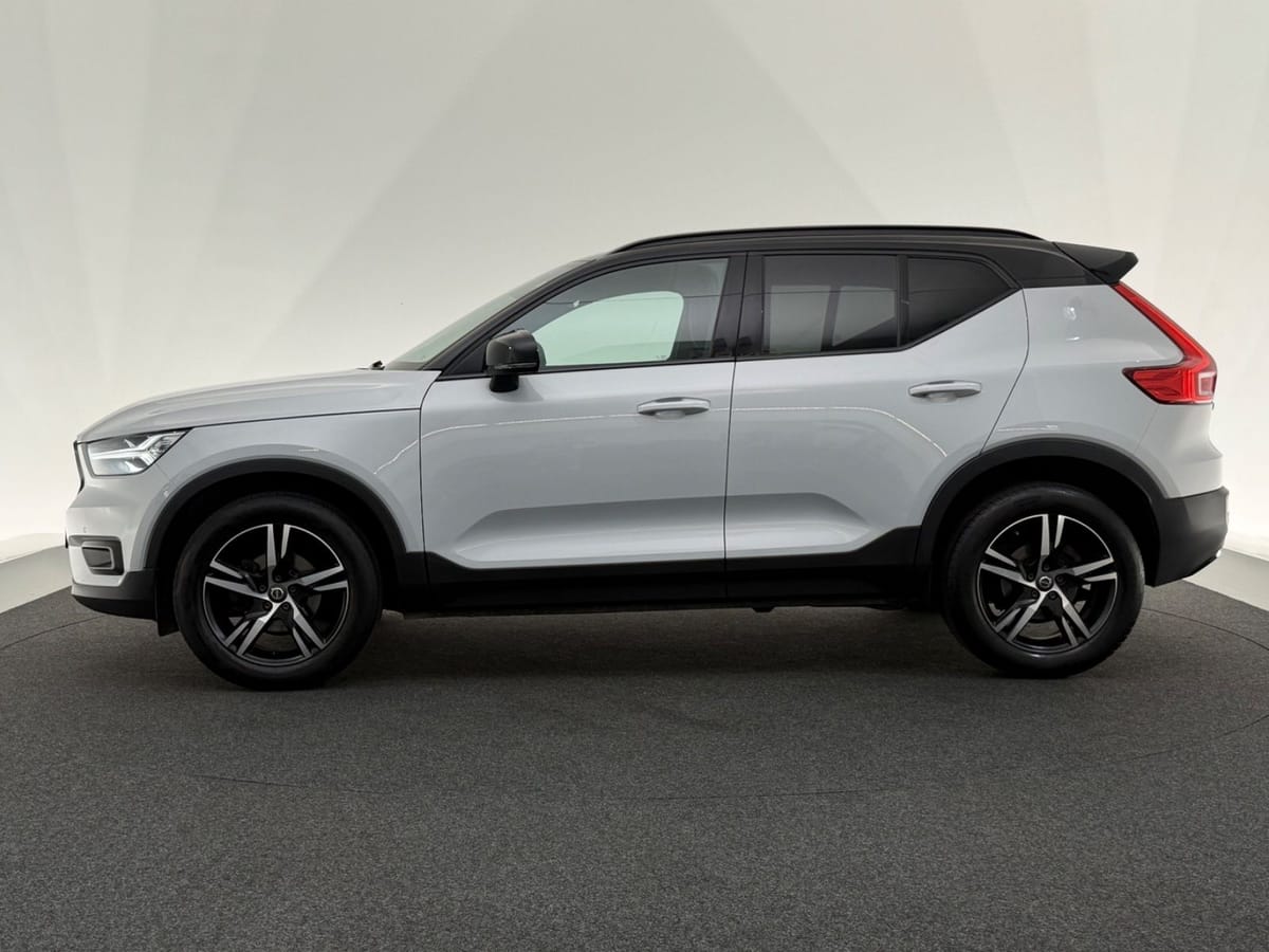 Volvo XC40 T3 R DESIGN LED-R.KAM-APP-SHZ-LHZ-ACC-WLAN foto 4