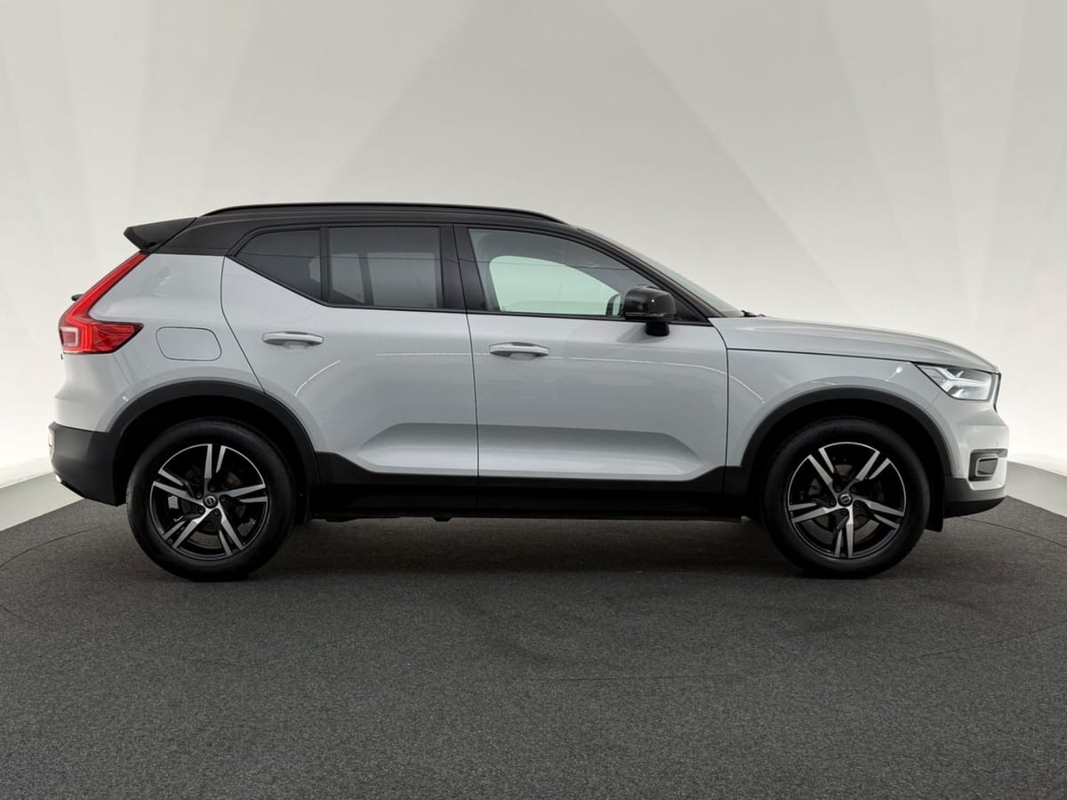 Volvo XC40 T3 R DESIGN LED-R.KAM-APP-SHZ-LHZ-ACC-WLAN foto 8