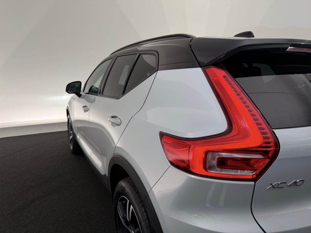 Volvo XC40 T3 R DESIGN LED-R.KAM-APP-SHZ-LHZ-ACC-WLAN foto 10