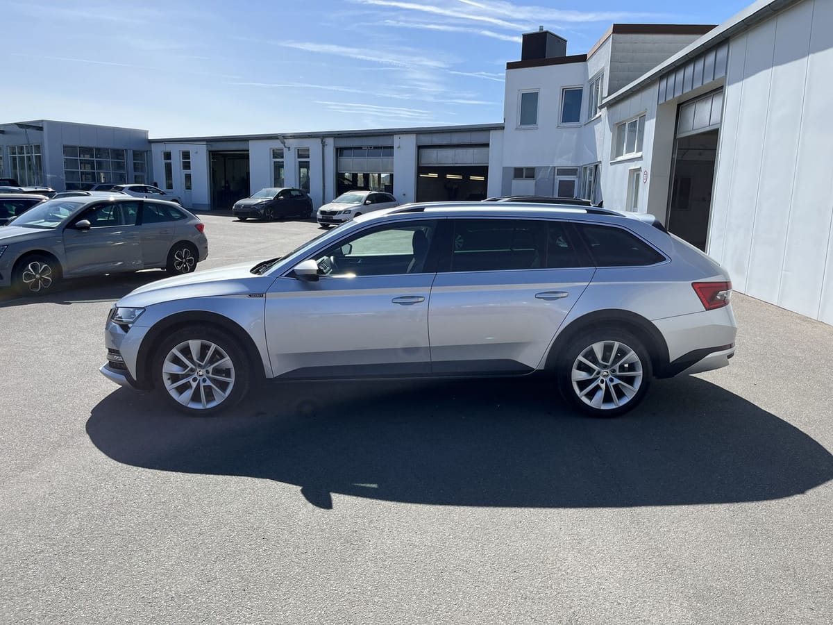 Skoda Superb SCOUT 2.0 TDI DSG m.20% 18 Nav foto 2