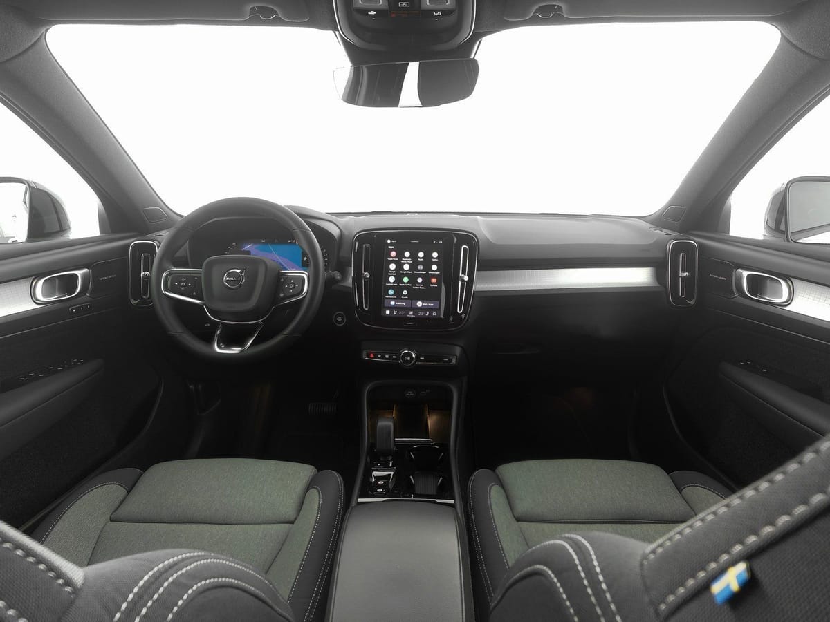 Volvo XC40 B4 Plus Dark AHK ALARM 19 H&K-SOUND foto 3