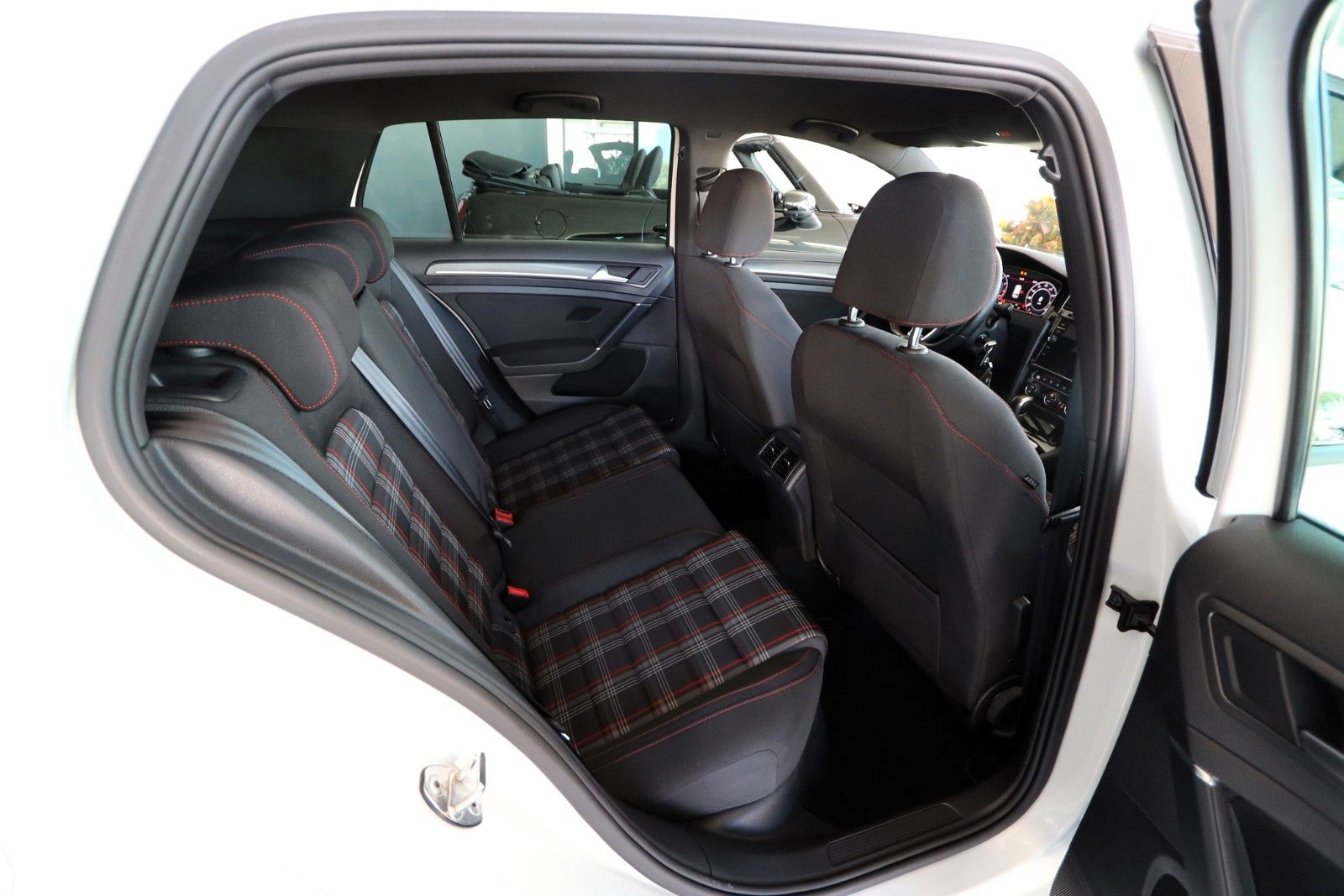 Volkswagen Golf VII Lim. 2.0 TSI GTI Performance ACC PDC foto 12