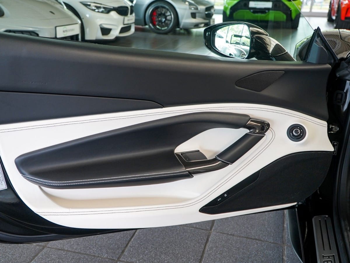 Ferrari F8 Spider DCT Carbon foto 12