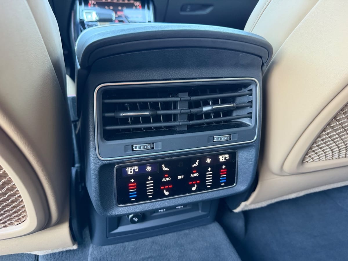 Audi Q8 50 TDI quattro 2. Hand S line Pano AHK foto 22