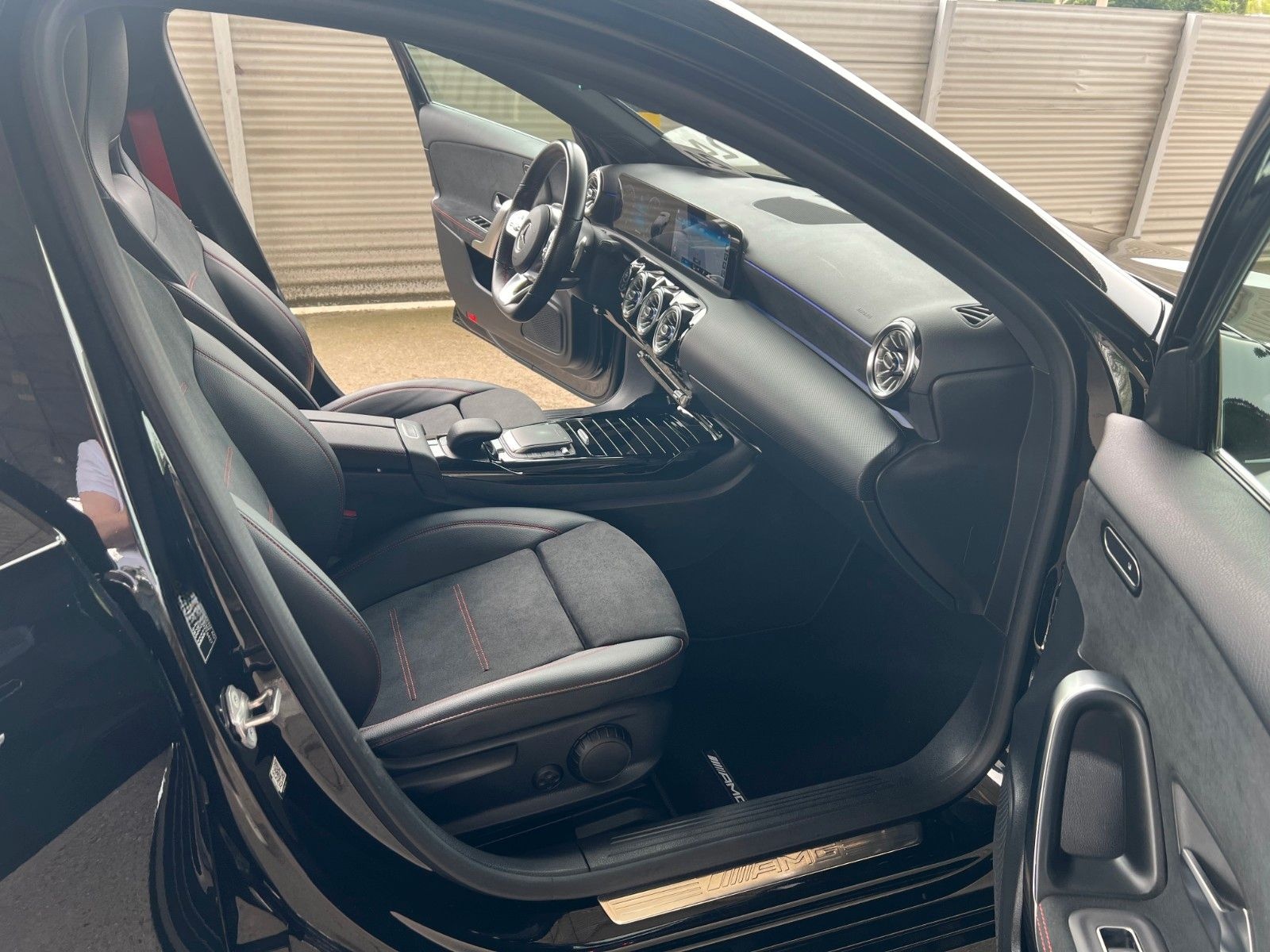 Mercedes-Benz A45 AMG 4M+ SPEEDSHIFT DCT 8G LED DISTRONIC 360° foto 11